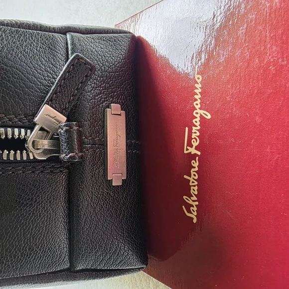 Salvatore Ferragamo 100% Leather Black Toiletry Travel/shaving Bag Sleek Design - Picture 5 of 9